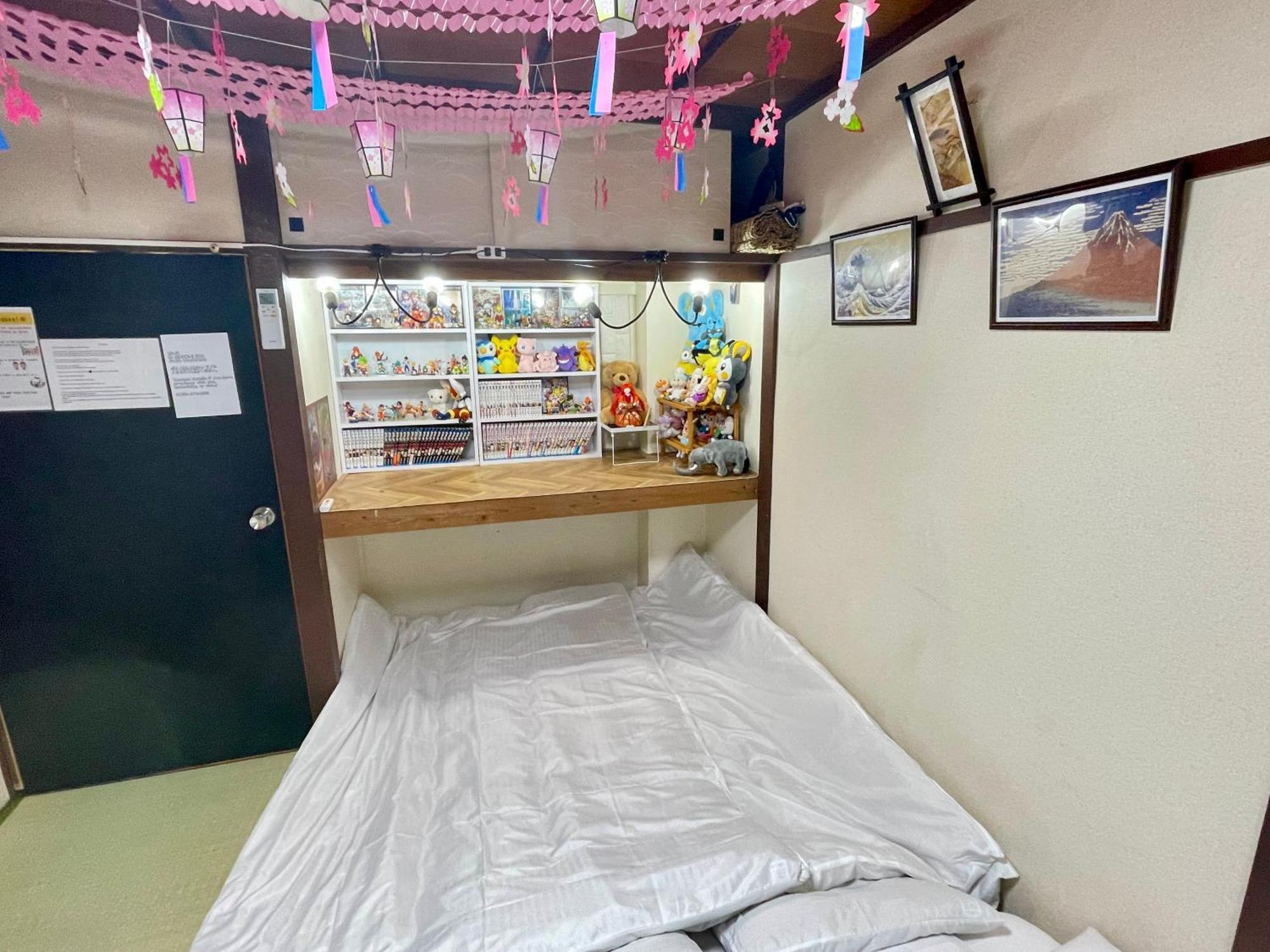 Cool Syowa Retro Style Manga&Anime Apt Sinjuku Kabukicho Tokyo Exterior photo