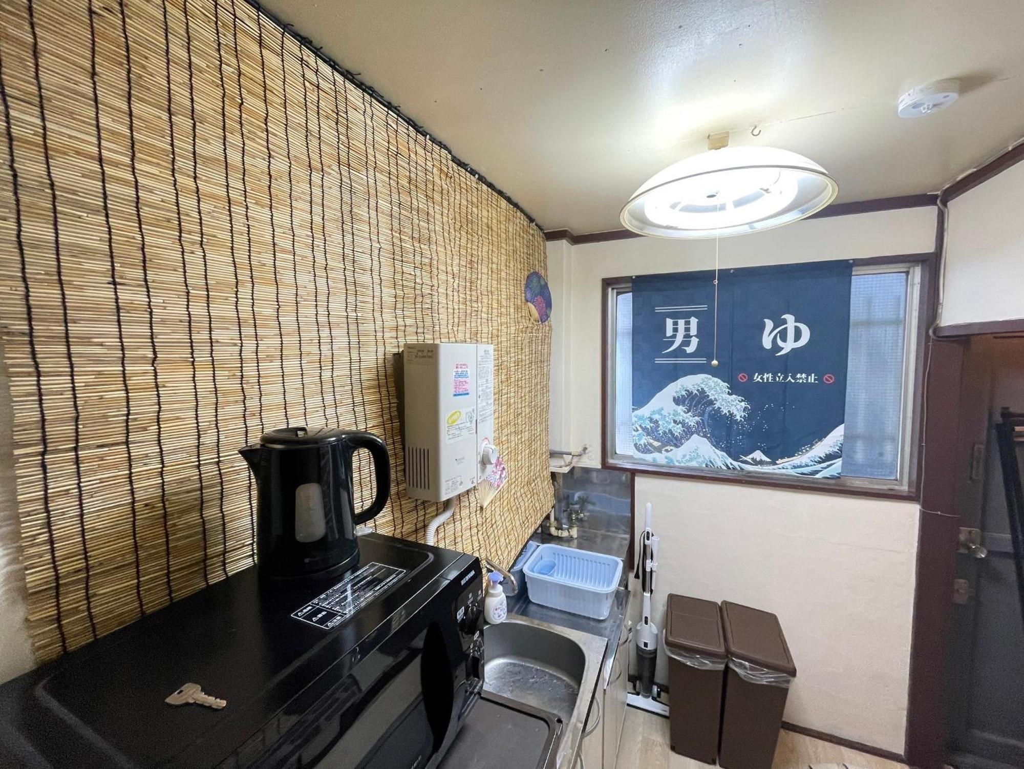 Cool Syowa Retro Style Manga&Anime Apt Sinjuku Kabukicho Tokyo Exterior photo